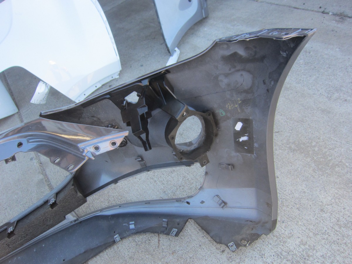 Maserati GranTurismo - Front Bumper (Grey) - P/N 980145003 