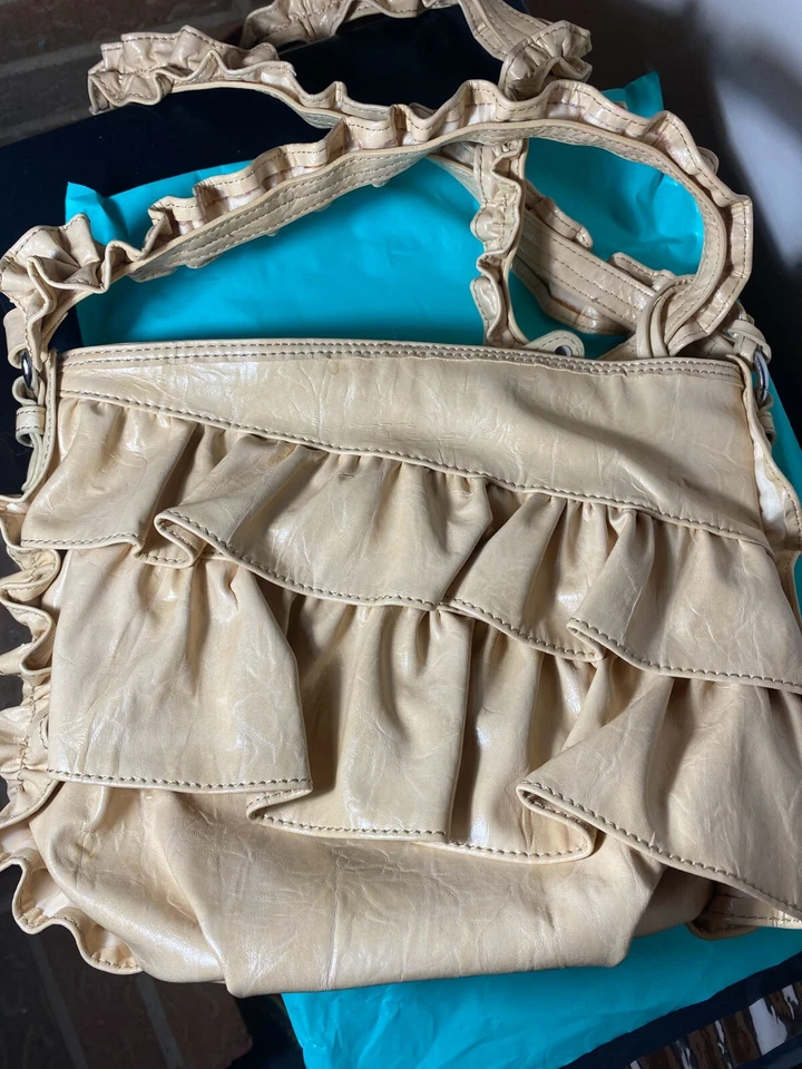 Bandolera Jessica Simpson con Volantes Color Marfil Foto 3 de 4