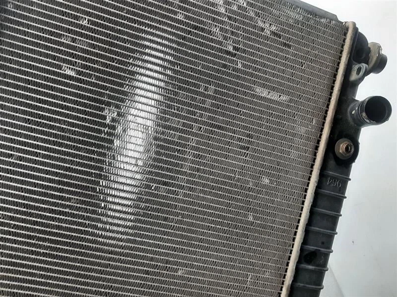 Radiador 05-09 GMC Envoy 15196386 Foto 3 de 4