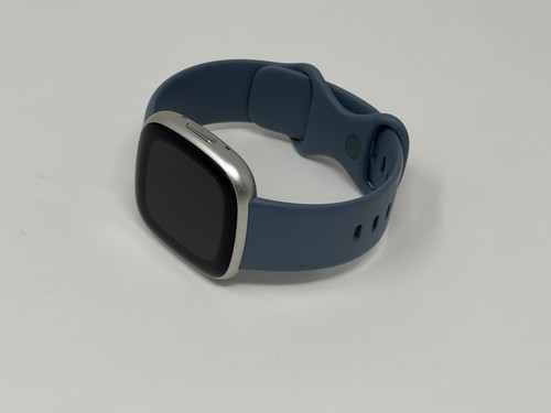 Fitbit Versa 4 Platine Aluminium avec Bandes Bleues Cascade FB523 Occasion - Photo 5/5