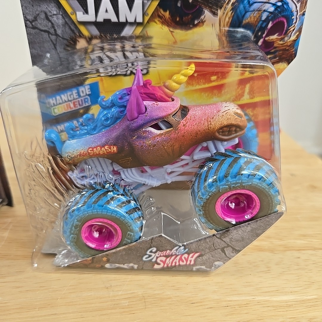 Monster Jam Sparkle Smash Chase Series 39 + Sparkle Smash Color