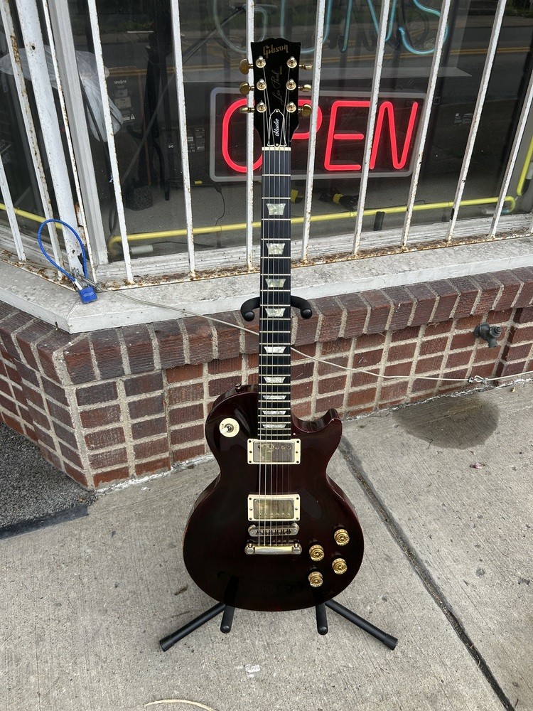 1992 Gibson Les Paul Studio w/gator Hard Case