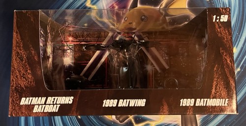 Hot Wheels 3er Pack Batman Returns 1989 Batboat Batwing Batmobile 1:50 2011 Rarität