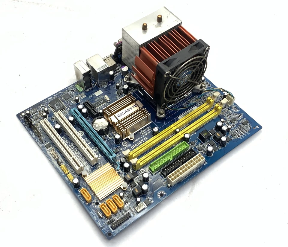 Placa madre GIGABYTE GA-EG31M-S2 Sock-775 mATX Core2 Quad Q9400 4 MB E/S 9800GTX+ Foto 3 de 4