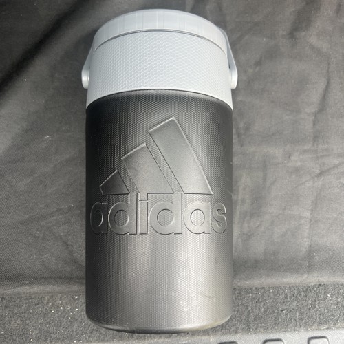 Adidas Team Issue 2 Liter (64 oz) Thermo Kunststoff großer Wasserkrug