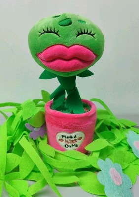 Dan Dee Female Venus Fly Trap Monster Plush Sings Maneater W/ Extras