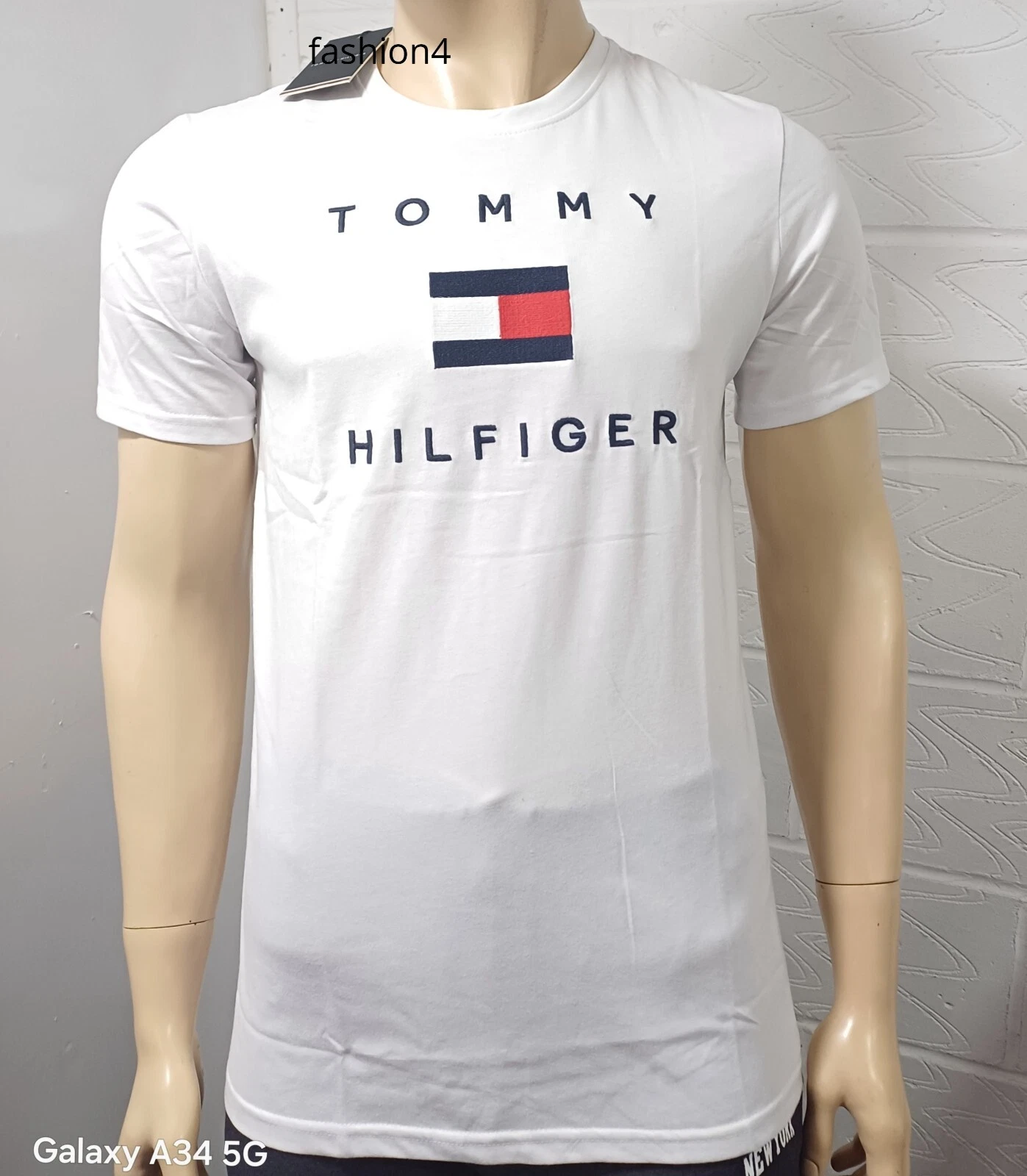 Tommy Hilfiger Big Logo T-shirt
Opens in a new window or tab
