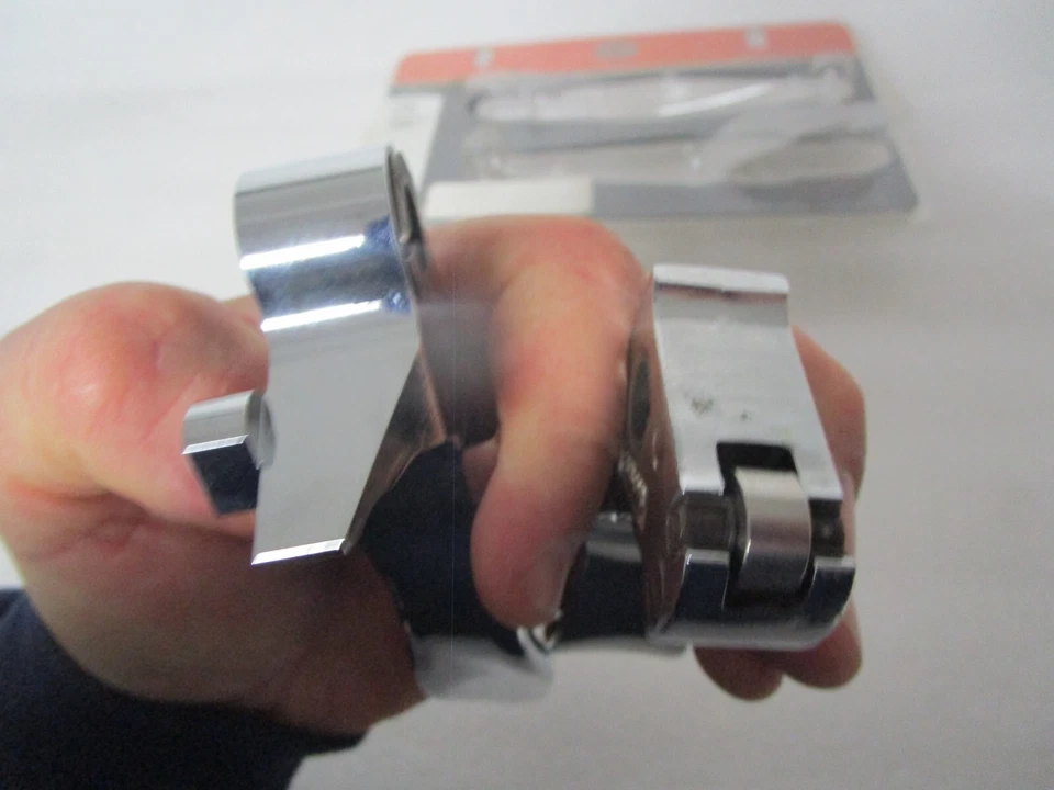 Alavancas manuais Harley Davidson Tri-Glide Freewheeler Trike cromadas 14-16 36700091 - Imagem 4 de 4