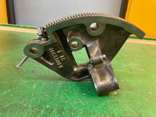 Grizzly Front Trunnion Arbor Table Saw Part P1022099 Also labled R4009901 - Picture 3 of 6