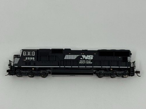 Locomotive KATO Diesel SD70M – Échelle N 1:160 – Norfolk Southern – Neuve