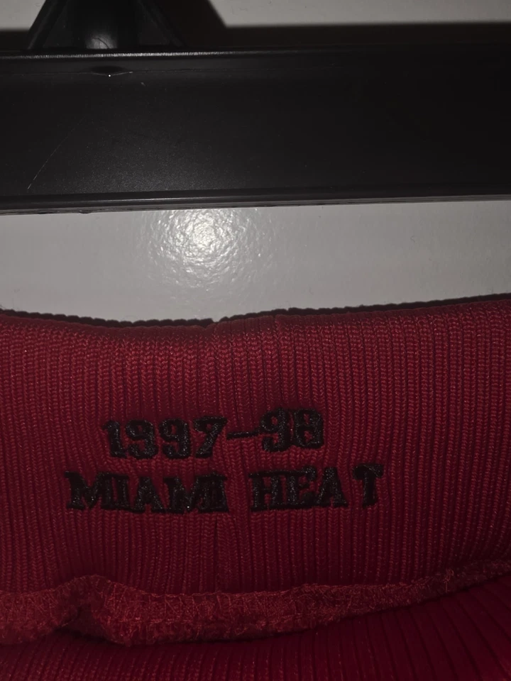 Pantalones Cortos Miami Heat 96-97 Mitchell & Ness Swingman Para Hombre L Rojo Auténticos Foto 4 de 4