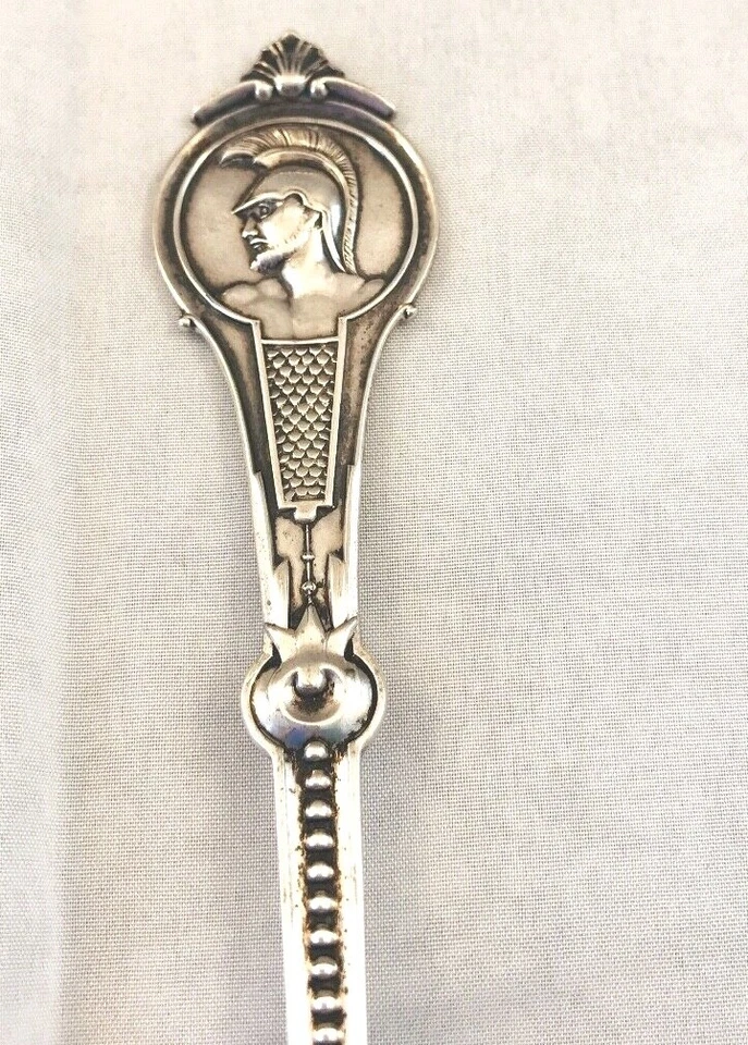 Medallion de Wood & Hughes T.S. Moneda Lanza Colón, GA Cuchara de bayas de plata Foto 2 de 4