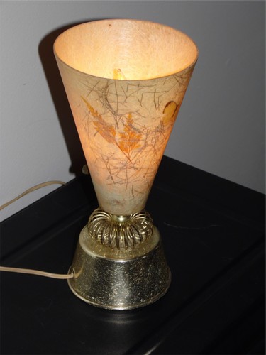 Lámpara de mesa de pantalla cono de fibra de vidrio moderna de mediados de siglo años 60 - Imagen 2 de 11