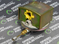 USED Dwyer Instruments Inc. 1823-5 Pressure Switch 10 PSI Max. 25PSI Surge