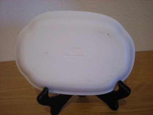 Gazebo White Entree Dish - Pfaltzgraff (USA) - Picture 2 of 3