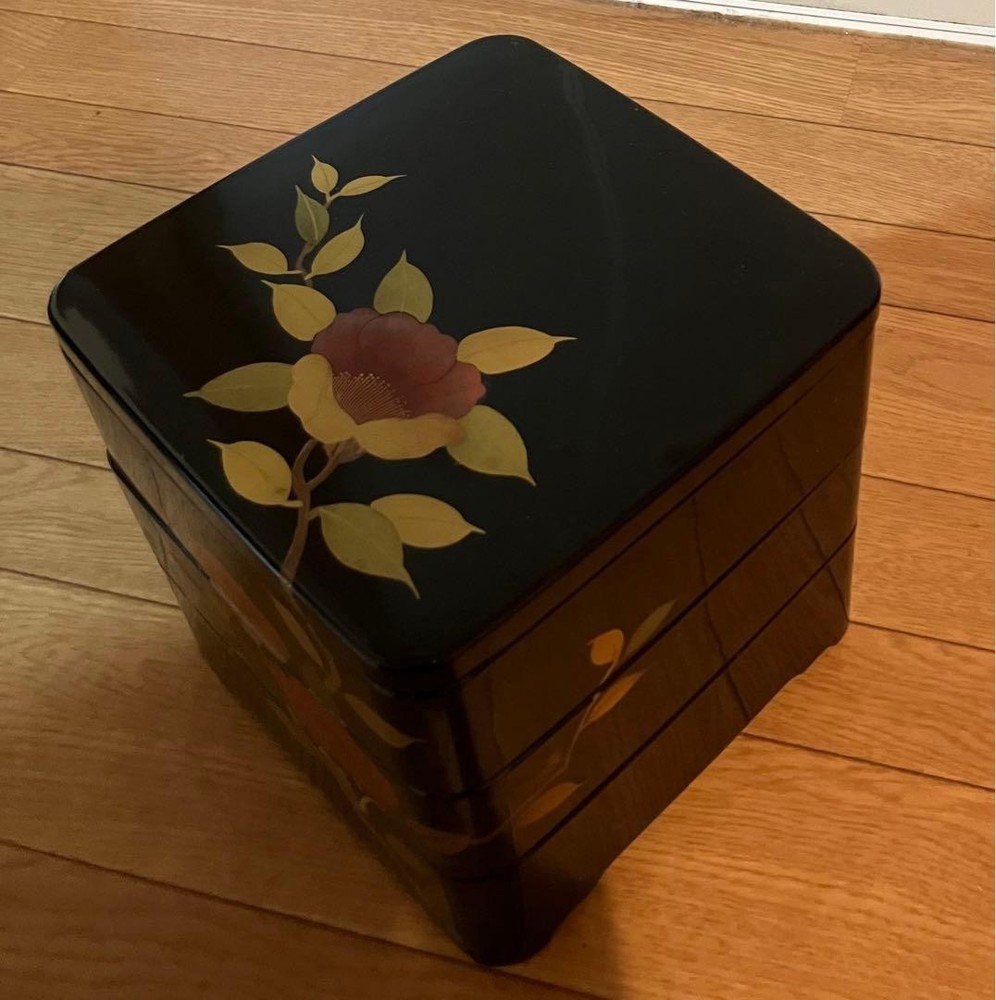 Jubako Bento Box Japanese 3layer box with camellia pattern Jubako Bento Box Japanese 3layer box with camellia pattern