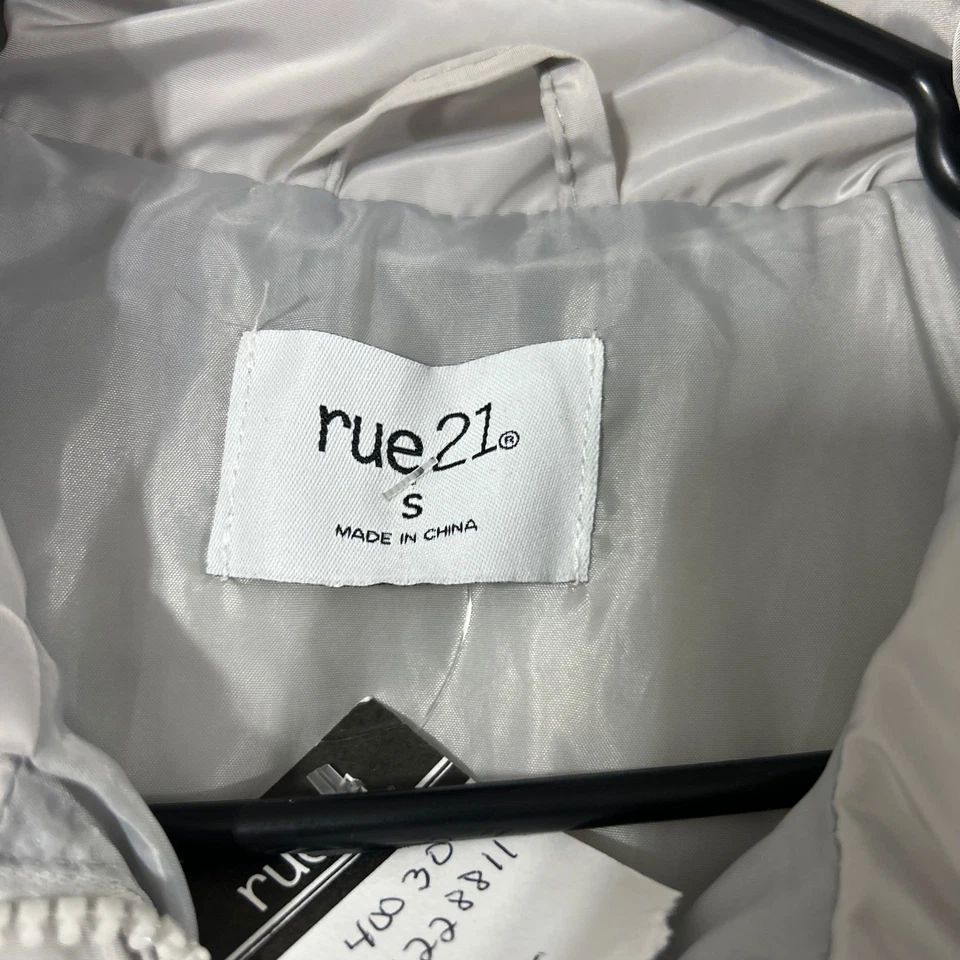 Rue 21 Light Gray Puffer Vest Women's Size Small Zip Front Collared - Image 2 of 4