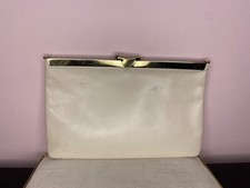 Vtg Etra Beige Envelope Leather Clutch With Gold Chain