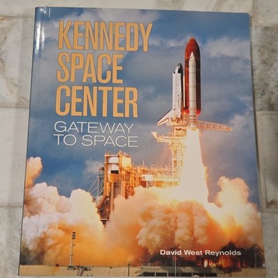 Kennedy Space Center: Gateway to Space by David West Reynolds (Paperback, NASA)