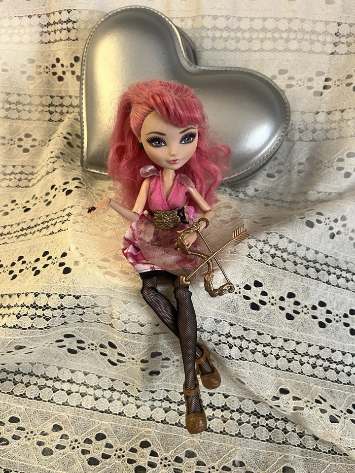 Ever After High C.A. Muñeca Cupido 2013 Hija de Eros con arco, anillo y pulsera Foto 2 de 4
