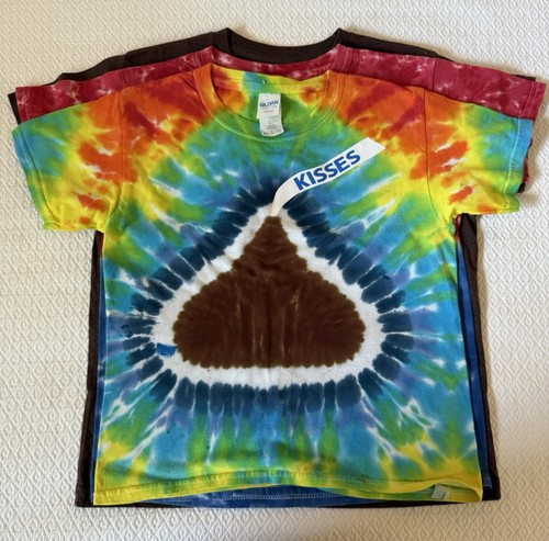 LOT of 4 HERSHEY PARK YOUTH T-SHIRTS Reese’s, Kisses, Twizzlers & Hershey XS/S/M - Picture 2 of 5