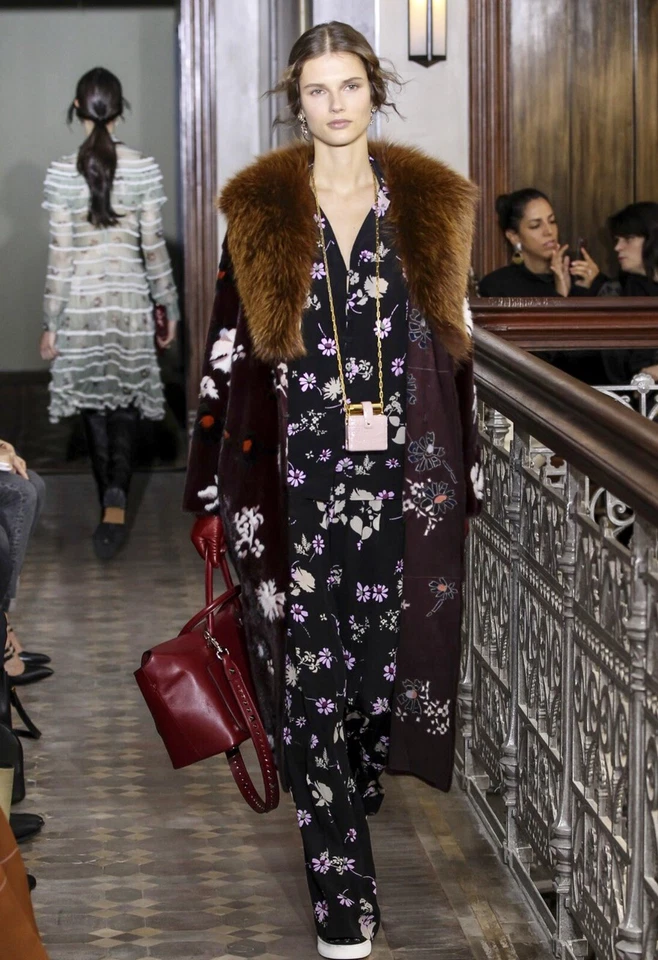 Pantalones florales de seda negros de pierna ancha Valentino 2017