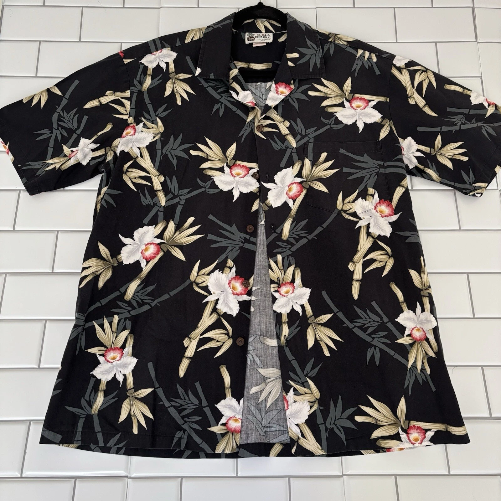 Mens Aloha Republic Hawaiian Shirt Black/White Flowers Size L Vocation Shirt