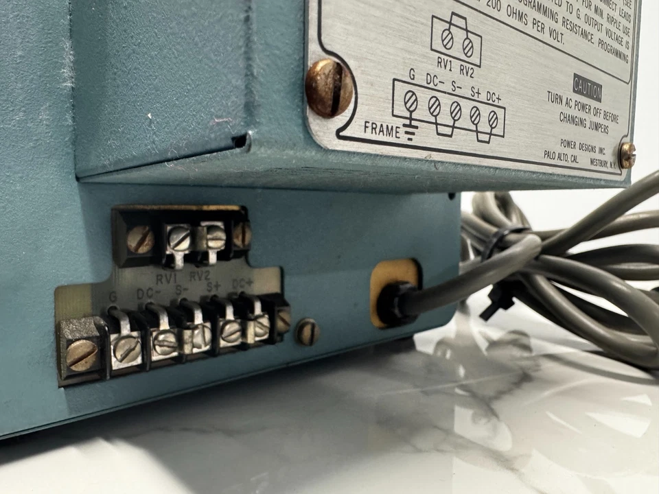 Fuente de alimentación CC regulada Power Designs 3650S - Excelente estado Foto 2 de 4