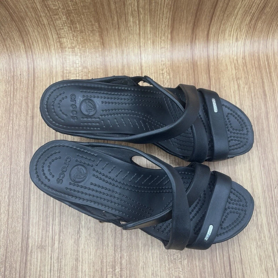 Босоножки Crocs Cyprus черные с ремешками на каблуке на платформе резиновые туфли женские размер 10 - Изображение 2 из 4