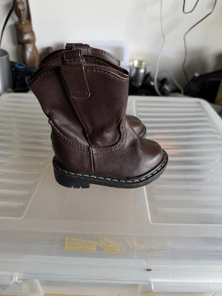 Garanimals 学步儿童男孩棕色靴子 3 码(美国)- 人造皮革 — 第 2/4 张图片