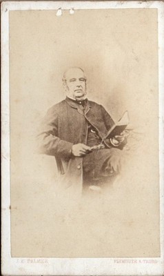 PLYMOUTH/TRURO CDV MAN READING BOOK, HOLDING GLASSES? VICTORIAN FASHION