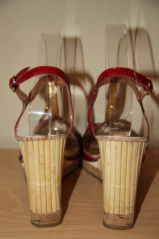 ENZO ANGIOLINI Sz 8.5 Red Patent Leather Open Toe T-Strap Wedge Heels Sandals - Image 4 of 4