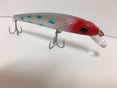 Señuelo de tiro largo Samurai 6,5" 1,5 oz AX6888 de agua superior 2/0 gancho agudos (Saltiga rojo) - Imagen 3 de 6
