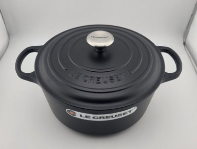 Le Creuset Dutch Oven #22 Signature - 3.5 Qt - Matt Black Licorice