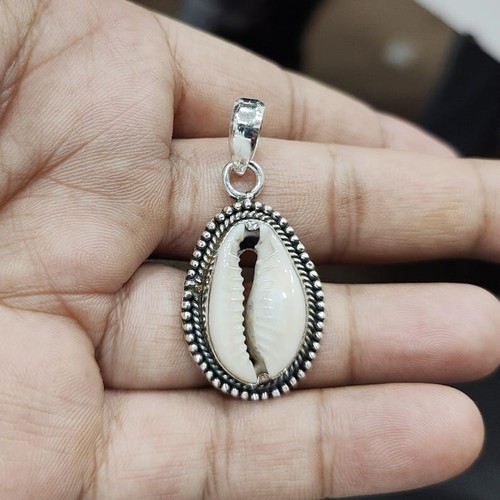 Ciondolo conchiglia vera cowrie in argento 925 pendente fatto a mano collana conchiglia - Foto 2 di 5