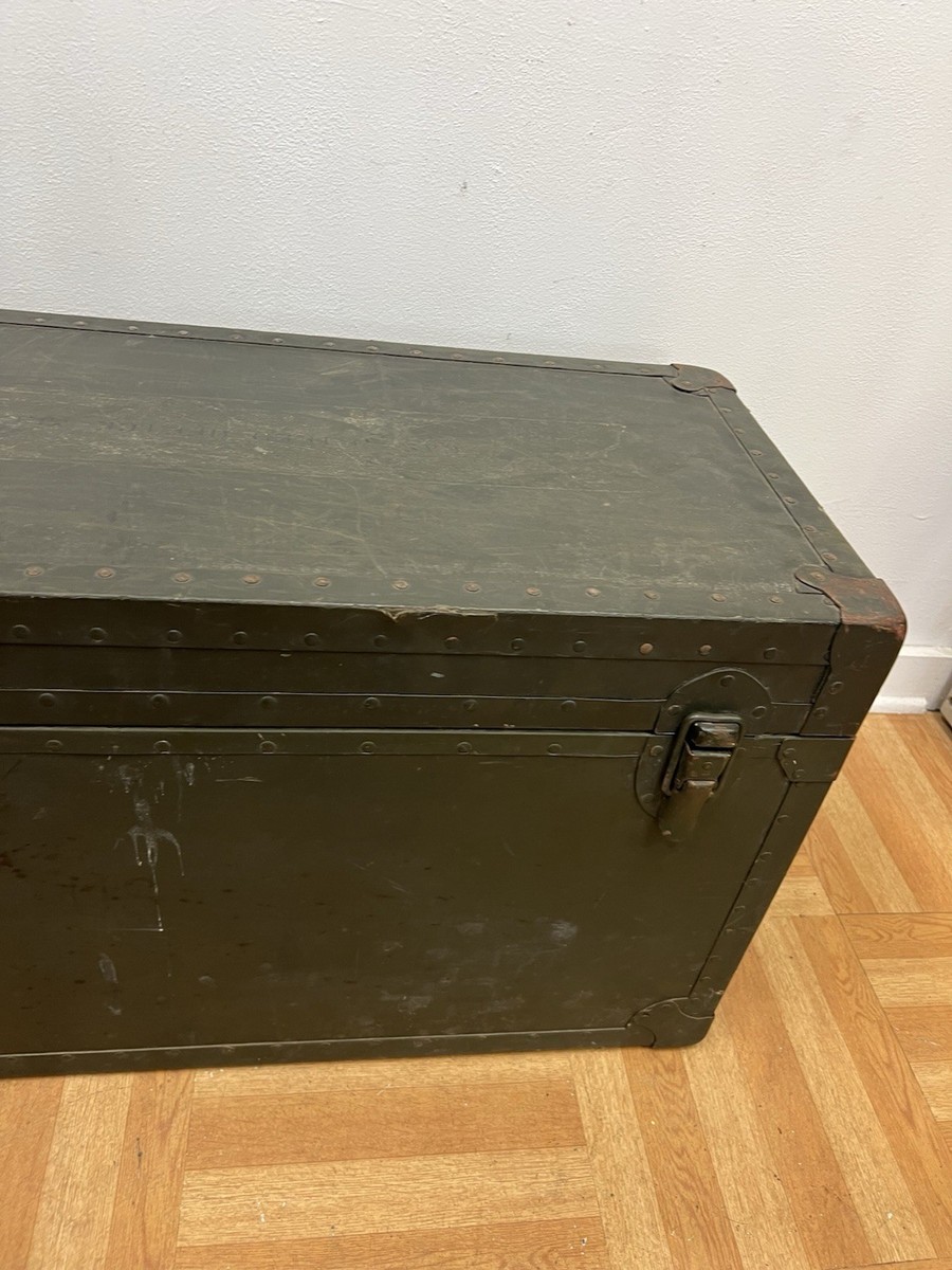 Vintage MILITARY STORAGE CHEST green box case coffee table trunk