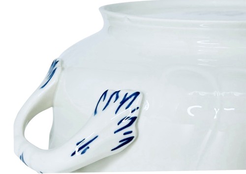 Villeroy & Boch VIEUX LUXEMBOURG Blue Floral 1.5 QT Footed Vegetable Bowl & Lid - Picture 8 of 11