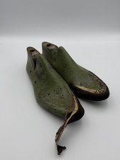 VINTAGE PAIR OF SHOE LASTS MOLDED PLASTIC Size 9 1/2 D