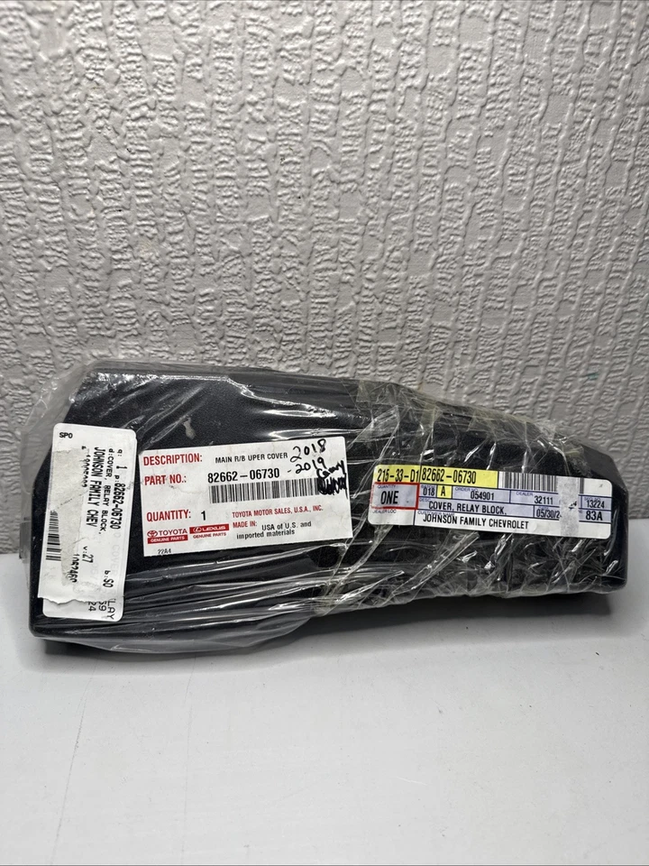 2018-2022 OEM Toyota Camry Fuse Box Relay Module Cover Only 82662-06730 - Imagem 2 de 4
