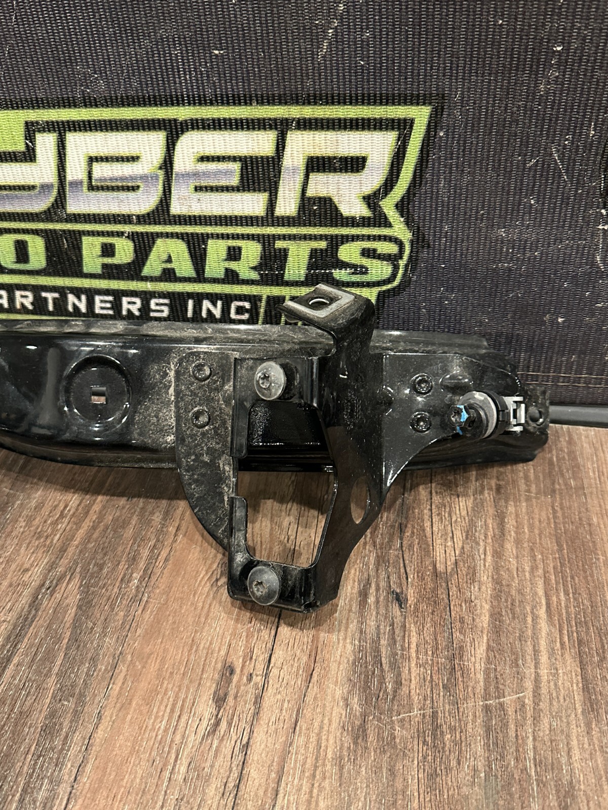 2021 AUDI R8 FRONT DRIVER LEFT FENDER WHEELHOUSE BRACKET OEM 4S0 805 527 B