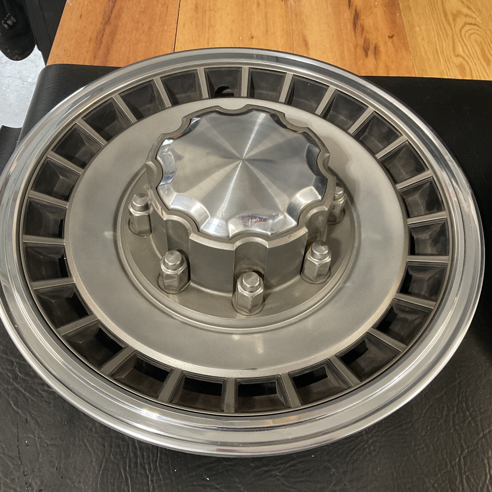 1987 1988 1991 1993 1994 Ford F250 F350 4x4 Truck 16" Hubcap Wheel