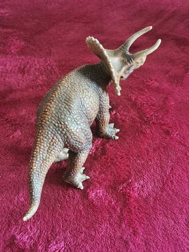 FIGURA TRICERATOPS PVC SCHLEICH - Imagen 2 de 4