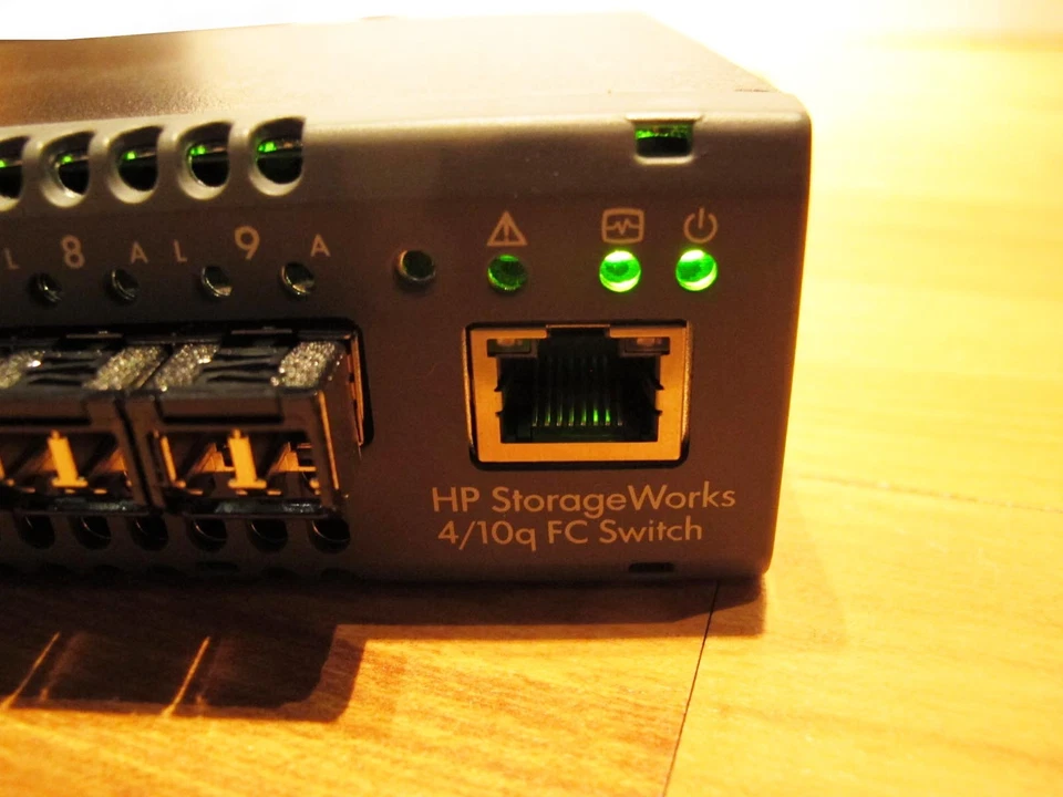 Qlogic SANbox 1400 HP Storage Works & Power Supply - Fully Populated w/ 10 SFPs  - Image 2 of 4