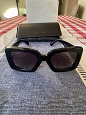 CHANEL Women's Sunglasses Gold Logo Authentic Great Condition