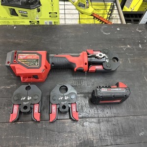 Milwaukee M18 short throw press tool  2674-20 with 3 head Please Read !!!