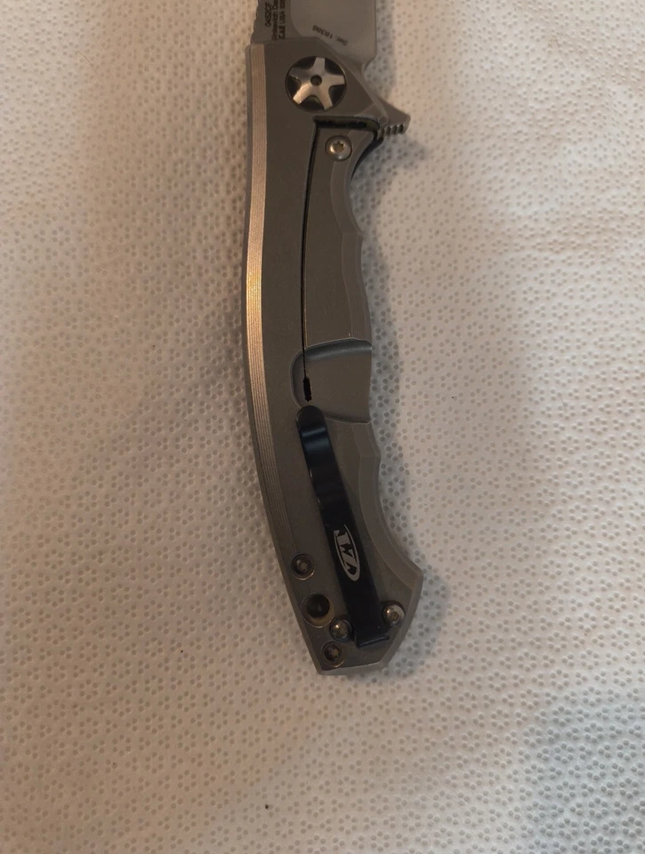 Складной нож из тотана и углеродного волокна ZT 0452cf, 4,1 дюйма - Изображение 4 из 4