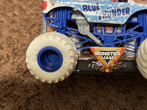 MONSTER JAM 2025 SERIES 24 BLUE THUNDER MONSTER TRUCK 1:24 SCALE TRUE METAL NEW - Picture 4 of 15
