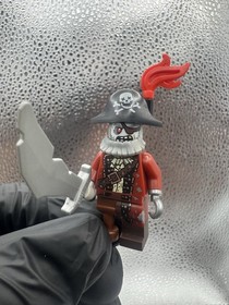 LEGO VINTAGE Pirates Bulk Lot &ndash; (15+) w/weapons 