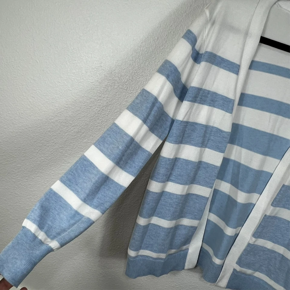 Cárdigan suéter para mujer Verve Ami S azul blanco a rayas frente abierto Foto 4 de 4