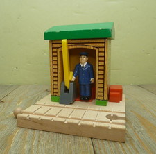 Thomas  Friends Wooden Conductor's Shed Learning Curve LC99342 Clickity-Clack